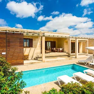 Villa Water Front Shalom, Binissafuller